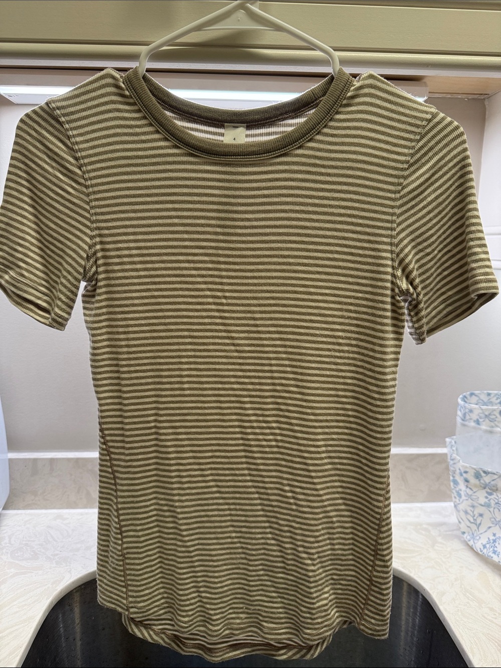 Lululemon hold tight short sleeve tee Sz 4 Olive and Beige Striped